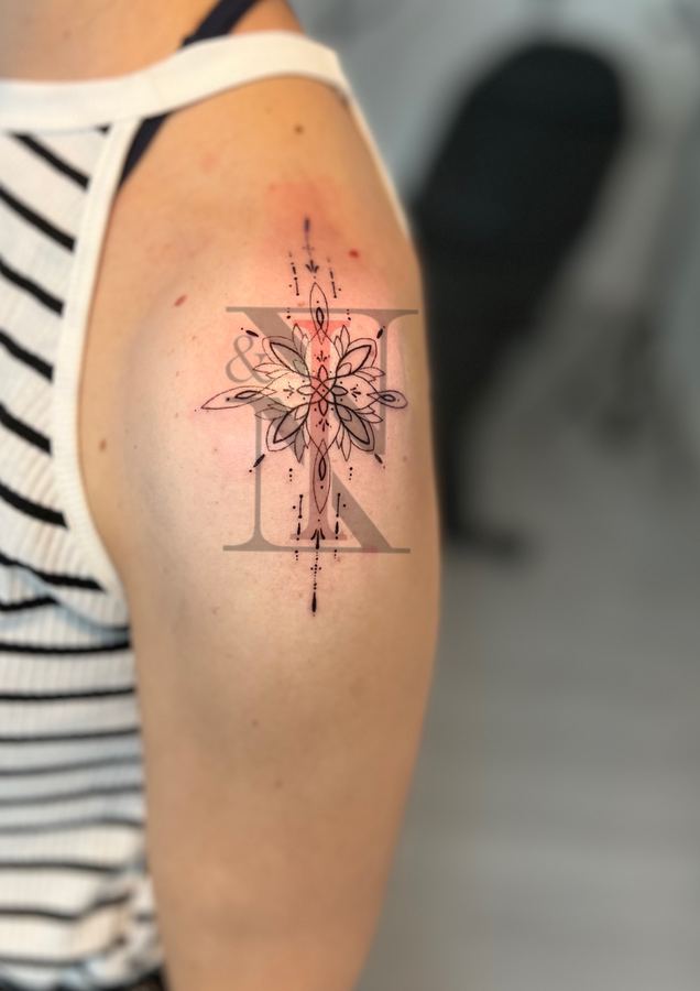Floral-Tattoo von Needle & Ink